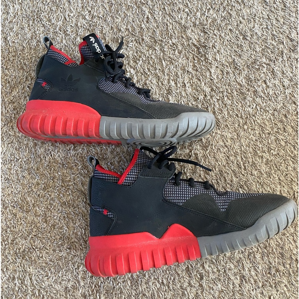 Men’s Adidas Tubular Sneakers